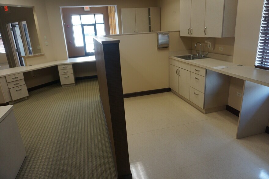 More Photos Of 7139-7169 N Milwaukee Ave, Niles Unknown For Lease