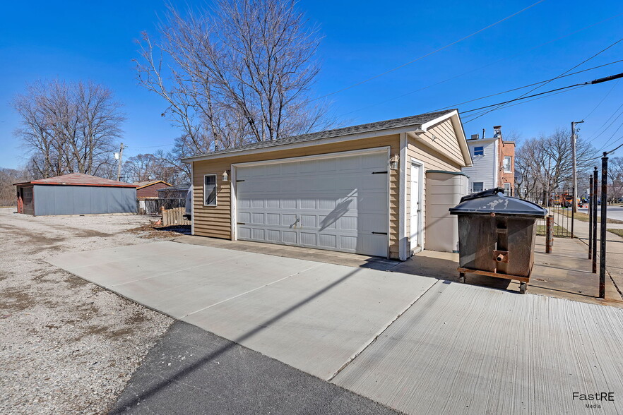 More Photos Of 13325 Olde Western Ave, Blue Island Restaurant For Sale