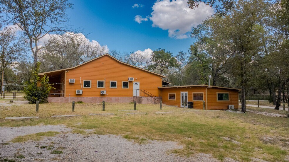 More Photos Of 3710 Waterwood Pass, Elmendorf Restaurant For Sale