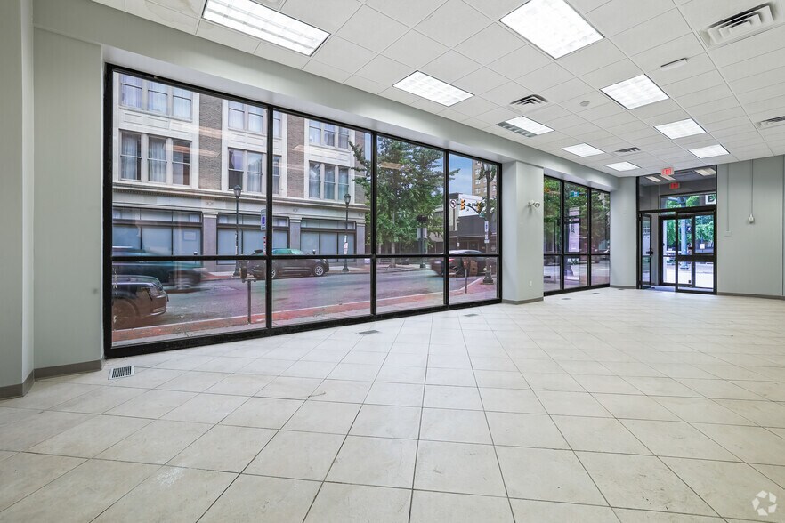 More Photos Of 424 E Grace St, Richmond Bank For Lease