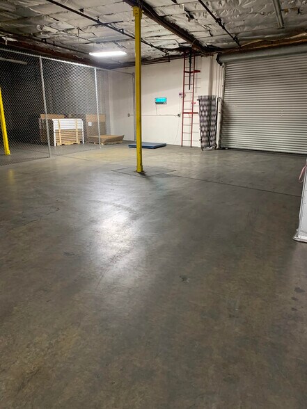 More Photos Of 5540 W 104th St, Los Angeles Warehouse For Lease
