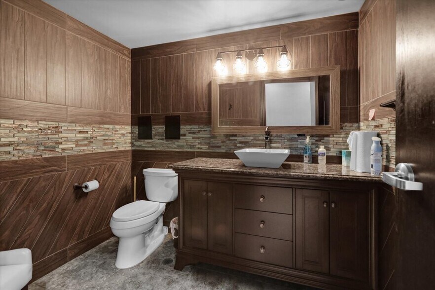 More Photos Of 426 Warren St, Reading Office For Sale