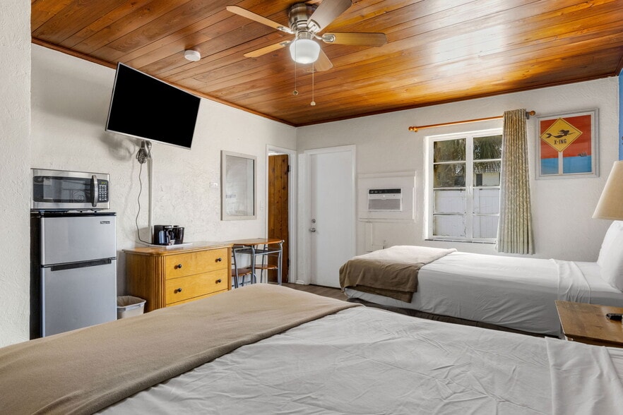 More Photos Of 340 Tamiami Trl S, Venice Hotel For Sale