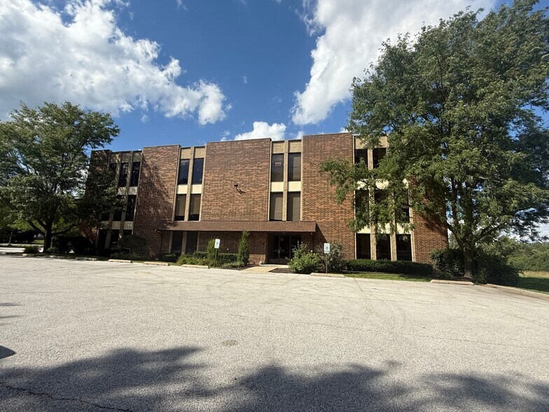 More Photos Of 7800 W College Dr, Palos Heights Office For Lease