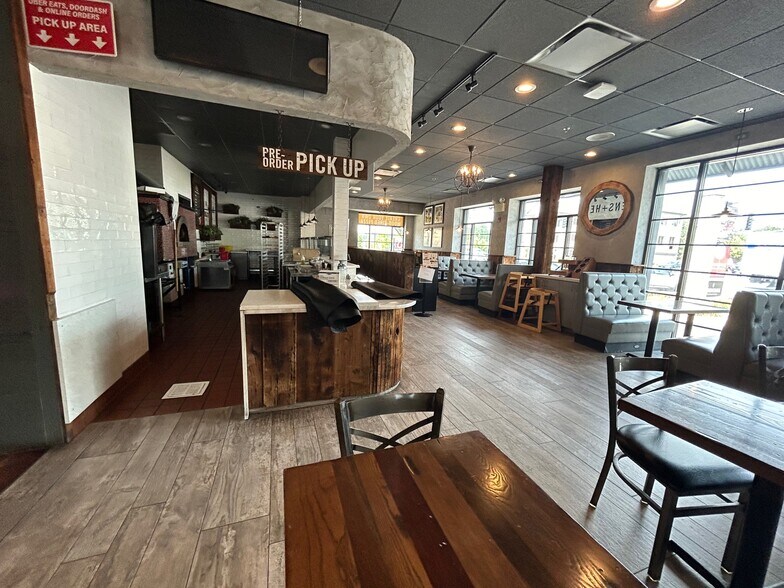 More Photos Of 515 Roosevelt Rd, Glen Ellyn General Retail For Sale