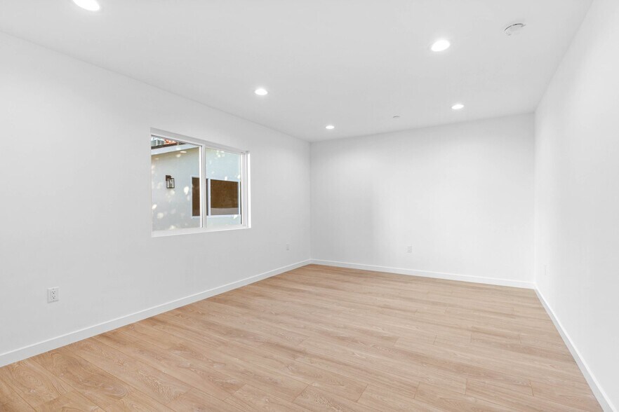 More Photos Of 6842 Cedros Ave, Van Nuys Apartments For Sale