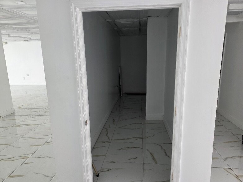 More Photos Of 983-985 Church St, Baldwin Storefront Retail Office For Lease