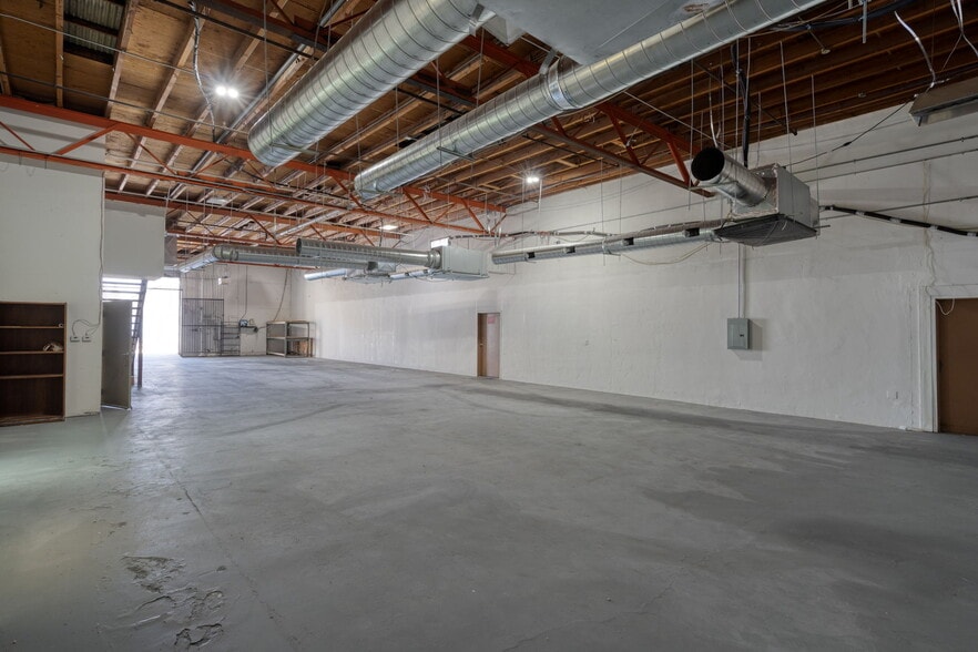 More Photos Of 320 Kentucky St, Bakersfield Manufacturing For Sale