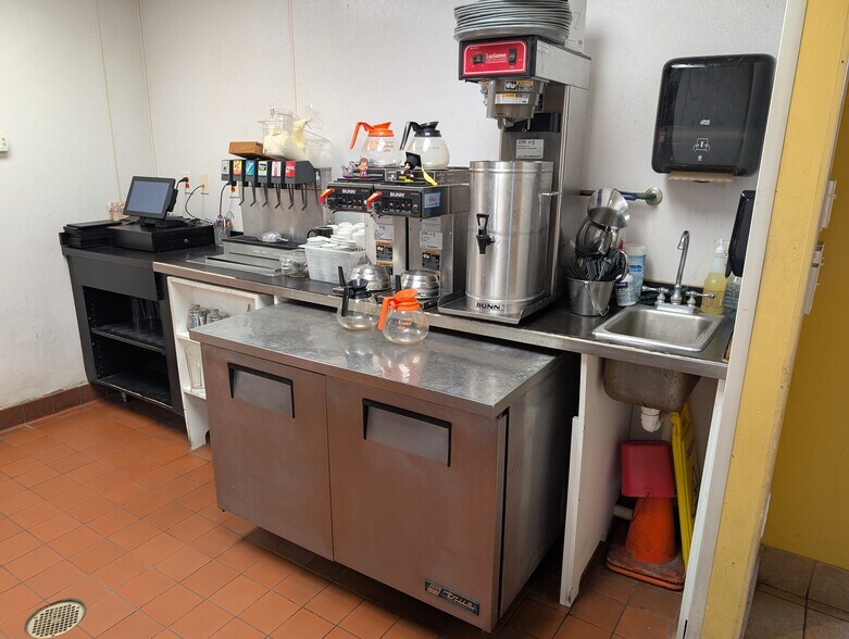 More Photos Of 5101 Center St, Williamsburg Restaurant For Sale