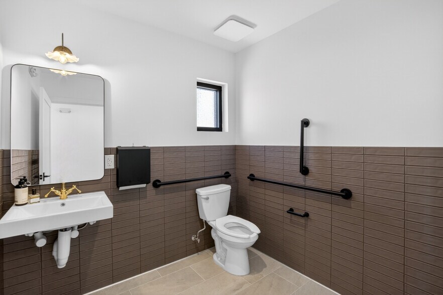 More Photos Of 7002 E Osborn Rd, Scottsdale Medical For Sale