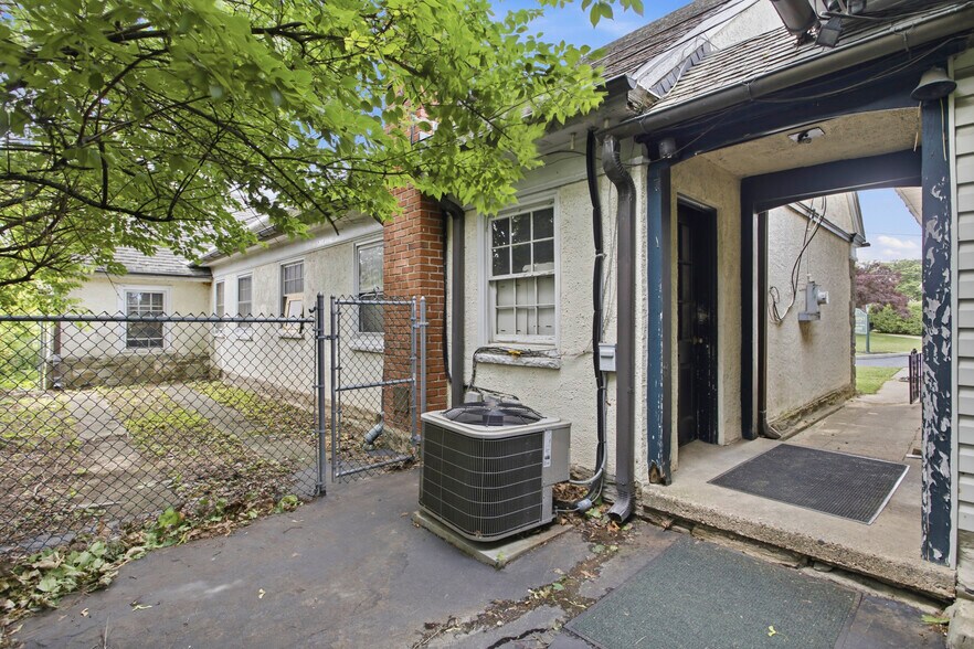 More Photos Of 678 Ferne Blvd, Drexel Hill Office For Sale