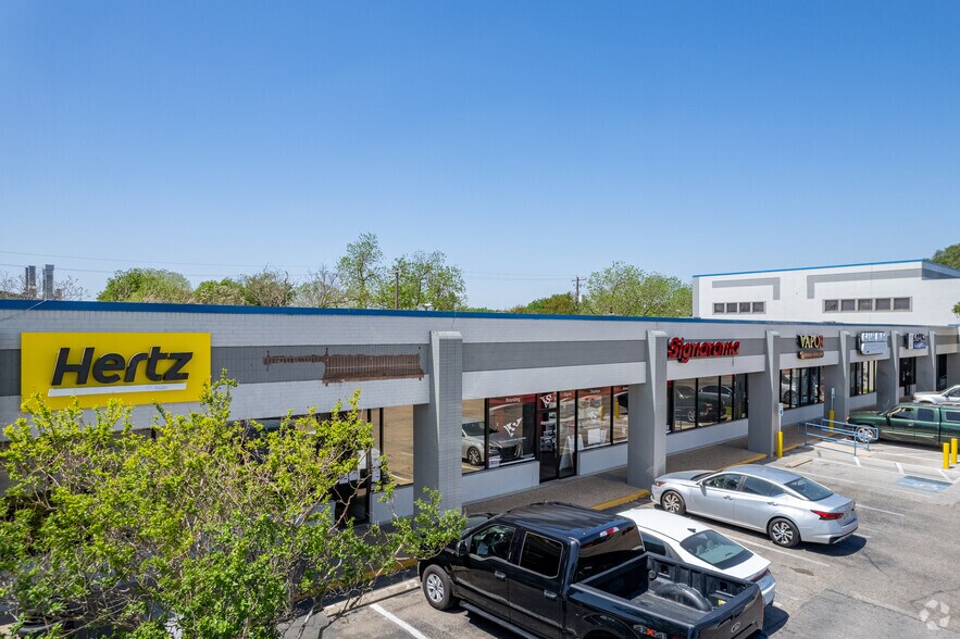 More Photos Of 911 Anderson Ln W, Austin Unknown For Lease