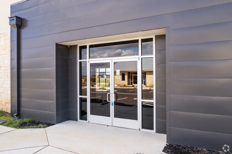More Photos Of 120 Riverwalk Dr, San Marcos Medical For Sale