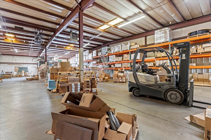 More Photos Of 5750-5778 Lamar St, Arvada Warehouse For Lease