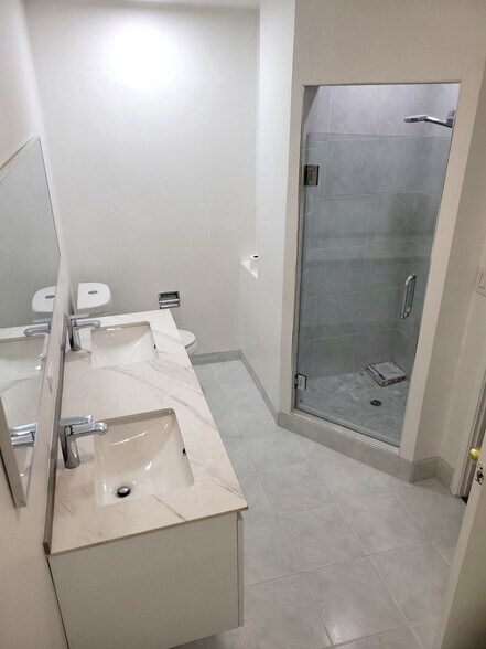 More Photos Of 4531 Van Nuys Blvd, Sherman Oaks Storefront Retail Residential For Sale