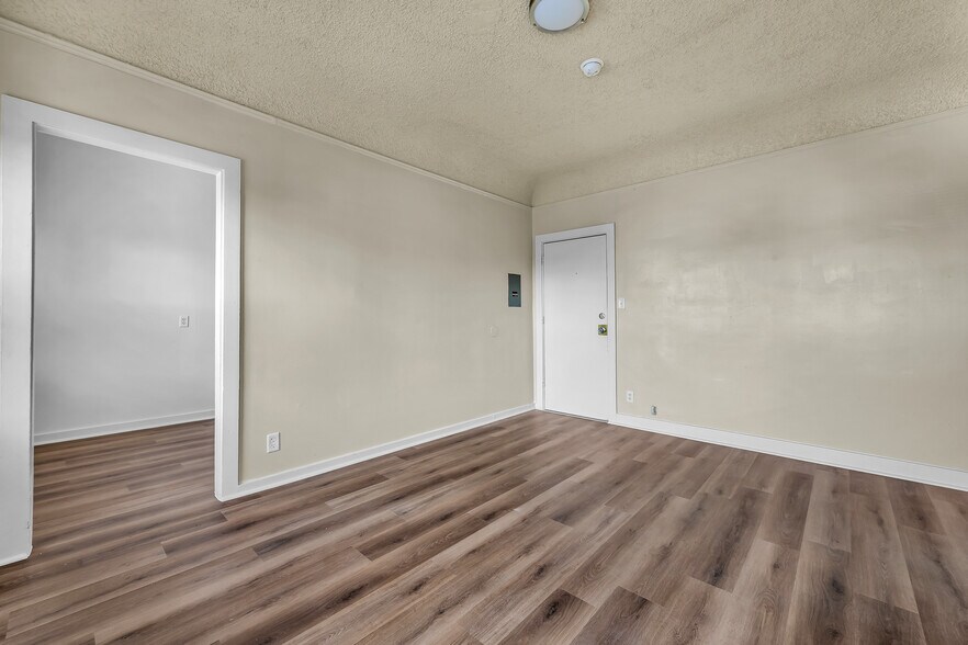 More Photos Of 1628 W 45th St, Los Angeles Apartments For Sale