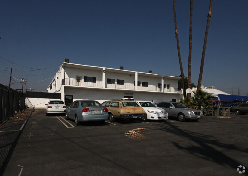 More Photos Of 19015 Parthenia St, Northridge Warehouse For Lease