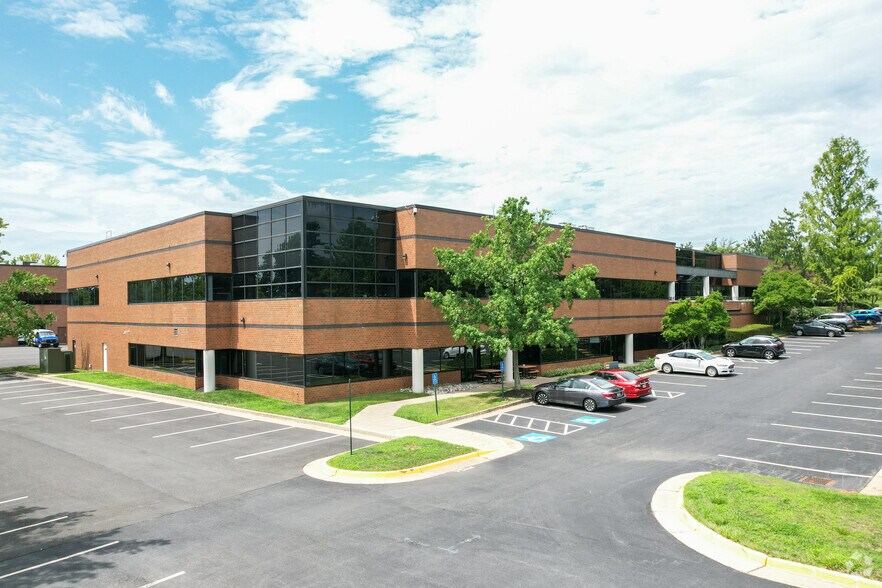 More Photos Of 450 Spring Park Pl, Herndon Unknown For Lease