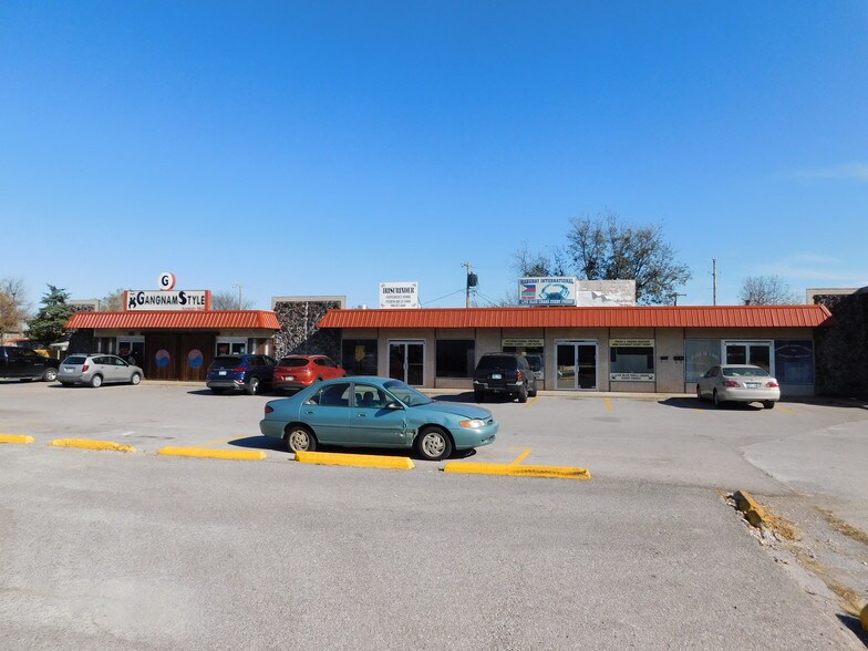 More Photos Of 1901-1921 NW Sheridan Rd, Lawton Restaurant For Sale