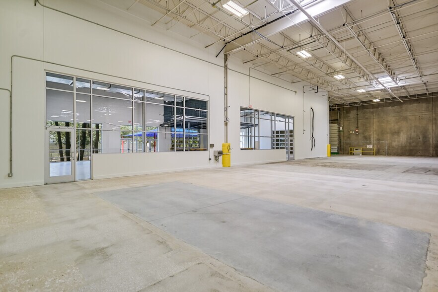More Photos Of 10420 Metric Blvd, Austin Warehouse For Lease