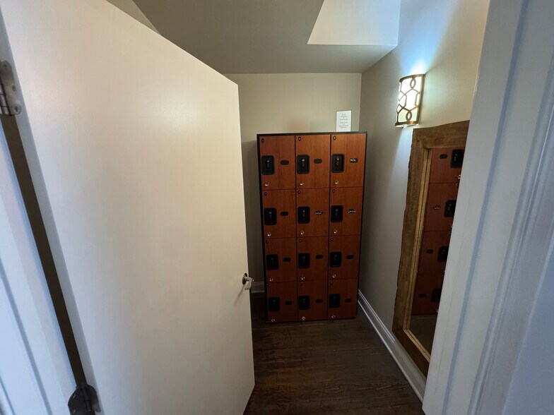 More Photos Of 51 E Lee St, Warrenton Storefront Retail Office For Sale