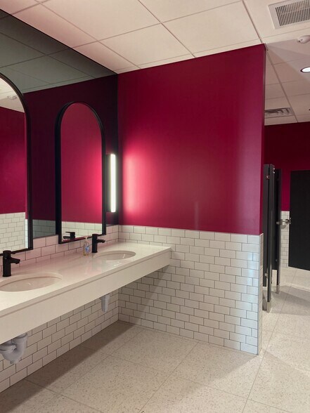 More Photos Of 2200 8th Ave S, Nashville Showroom For Sale