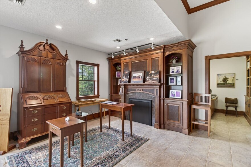More Photos Of 641 Acorn Dr, Harrisonburg Manufacturing For Sale
