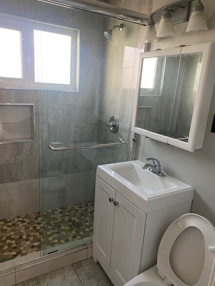 More Photos Of 405 W Broadway, Glendale Apartments For Sale