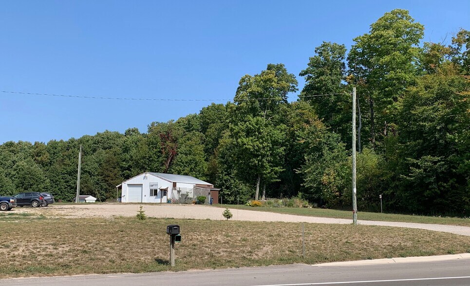 Primary Photo Of 18798 Honor Hwy, Interlochen General Retail For Sale