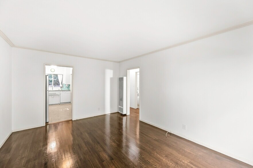 More Photos Of 1167 Nelrose Ave, Venice Apartments For Sale