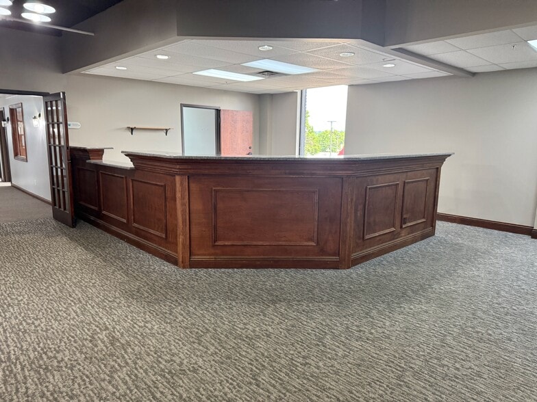 More Photos Of 641 Lincoln Way W, Massillon Showroom For Lease