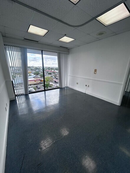 More Photos Of 900 W 49th St, Hialeah Medical For Lease