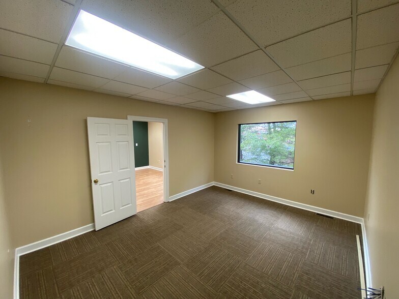 More Photos Of 1131 Fairway St, Bowling Green Medical For Lease