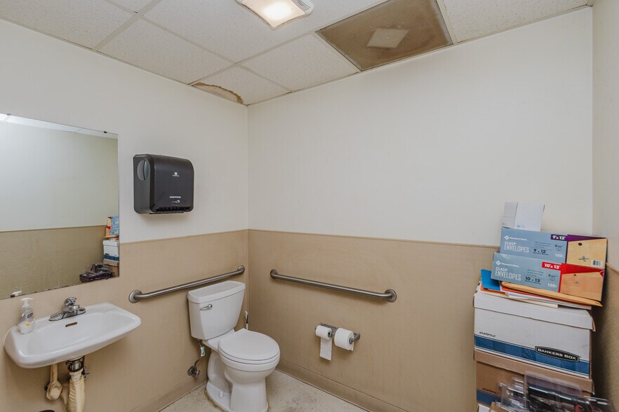 More Photos Of 2555 N Market St, Wichita Auto Repair For Sale