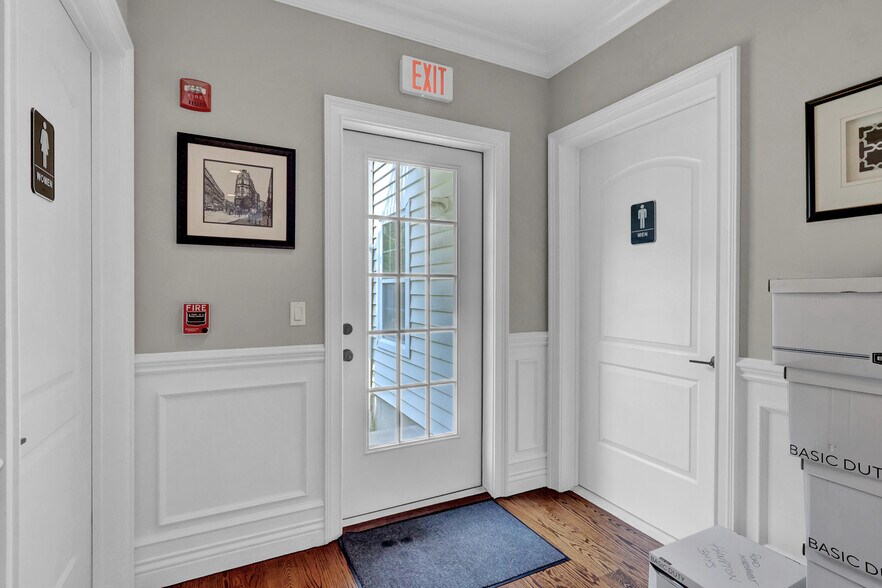 More Photos Of 907 Main St, Port Jefferson Office For Lease