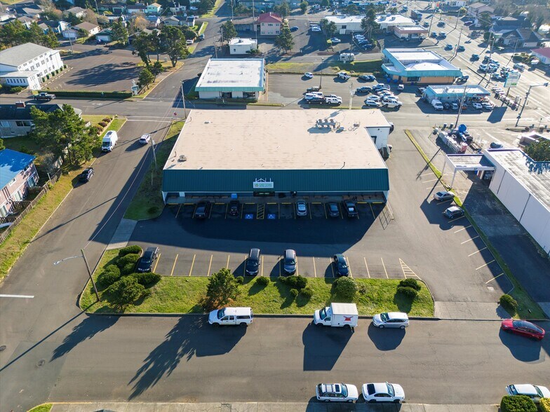 More Photos Of 156 NE 7th St, Newport Supermarket For Sale