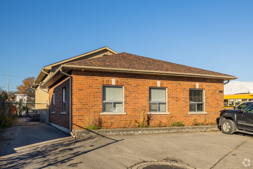 More Photos Of 1466 Lagan Way, Ottawa Light Distribution For Sale