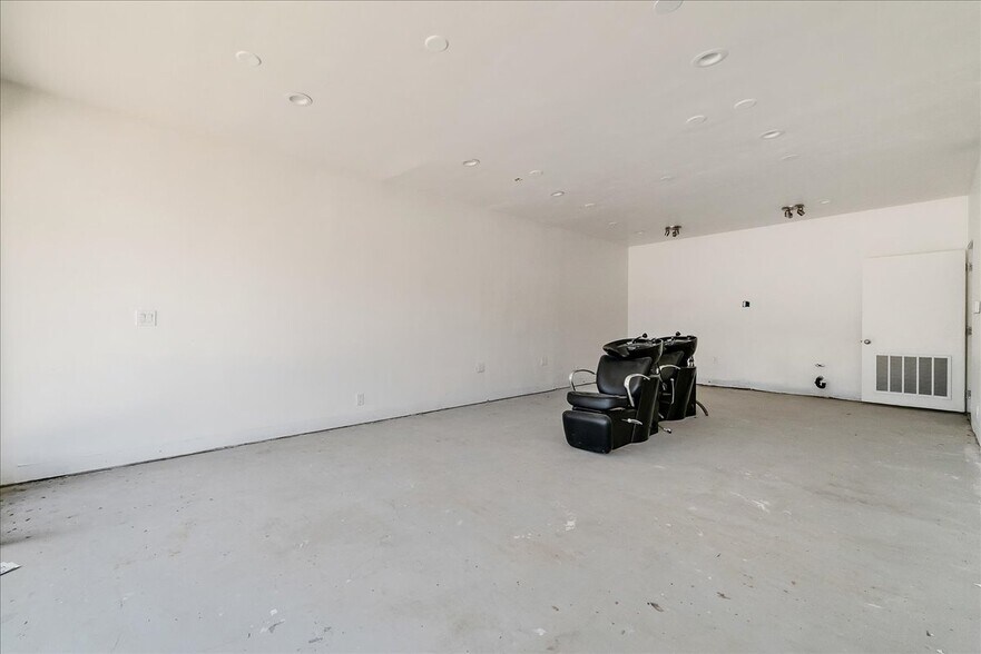 More Photos Of 19709 Ventura Blvd, Woodland Hills Office For Sale