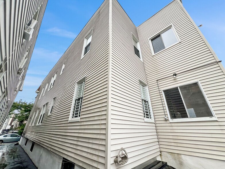 More Photos Of 700-702 N 7th St, Newark Apartments For Sale