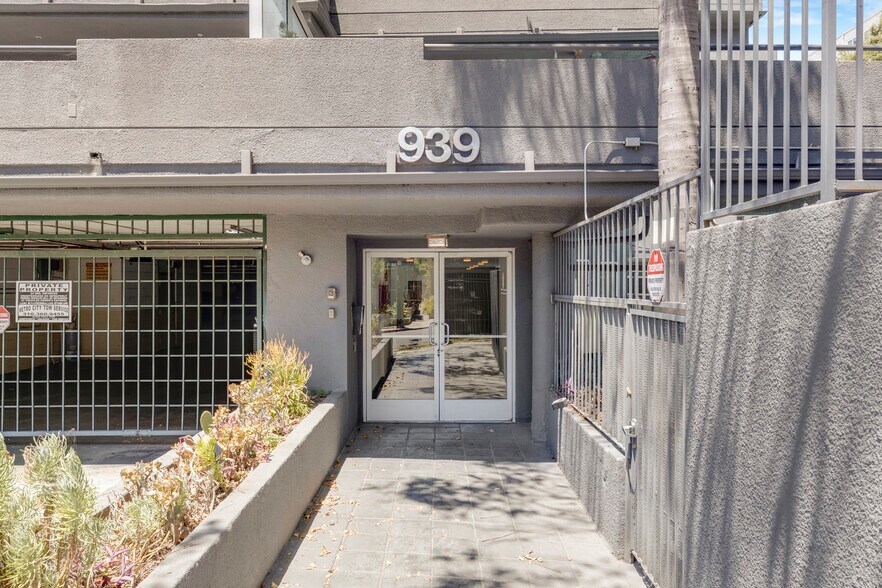 More Photos Of 939 Palm Ave, West Hollywood Apartments For Sale