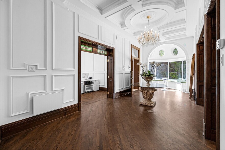 More Photos Of 1565 Av Du Docteur-Penfield, Montréal Specialty For Sale