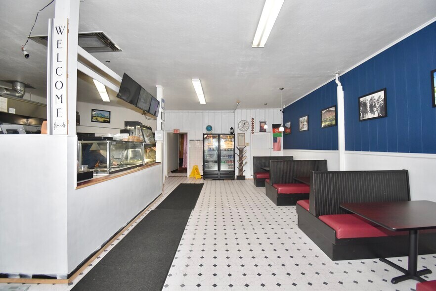 More Photos Of 982 Main St, Springfield Storefront For Sale