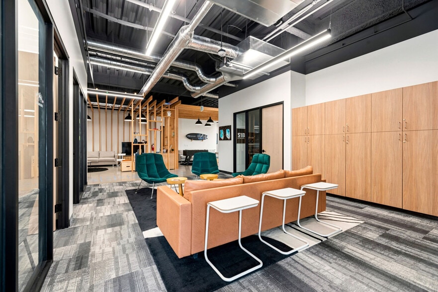 More Photos Of 2100 W Pleasant Grove Blvd, Pleasant Grove Office For Lease