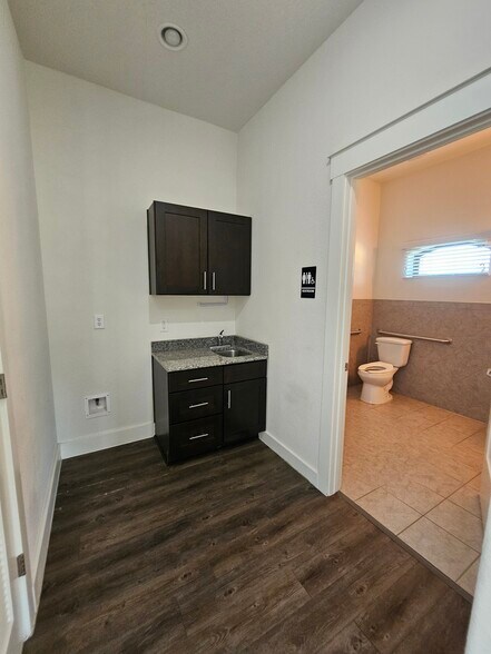 More Photos Of 230 Klattenhoff Ln, Hutto Office For Lease