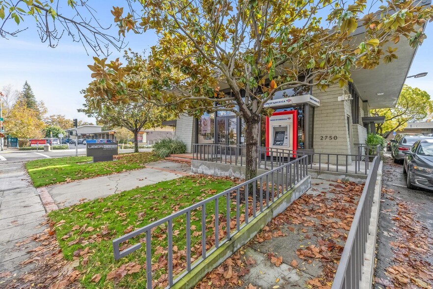 More Photos Of 2750 Middlefield Rd, Palo Alto Office For Lease