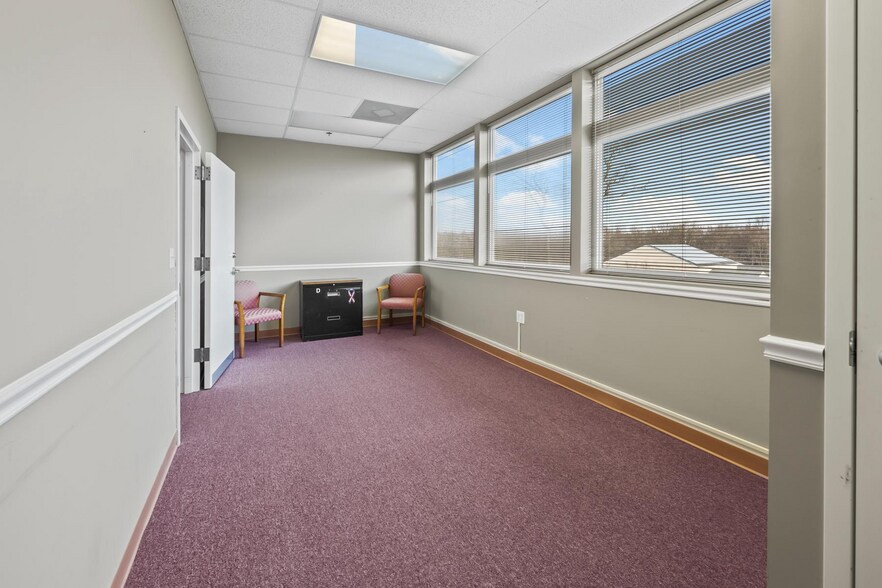 More Photos Of 1374 Whitehorse Hamilton Square Rd, Hamilton Office For Sale
