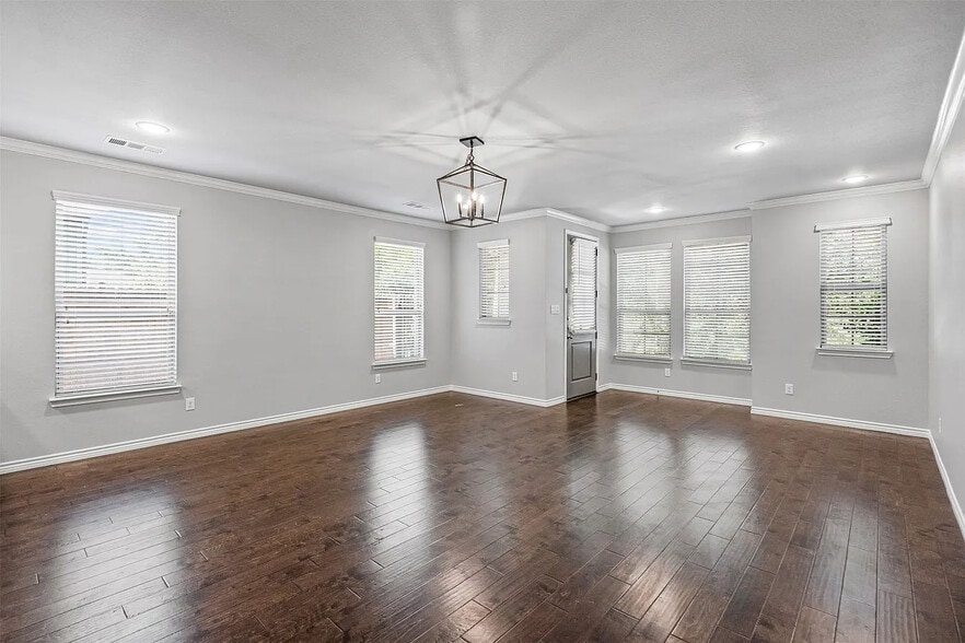 More Photos Of 2611 McCart Ave, Fort Worth Apartments For Sale