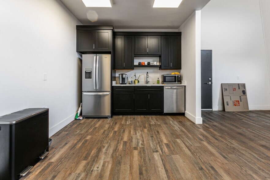 More Photos Of 5680 Browns Canyon Rd, Peoa Showroom For Lease