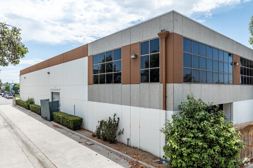 More Photos Of 7700 Alondra Blvd, Paramount Warehouse For Sale