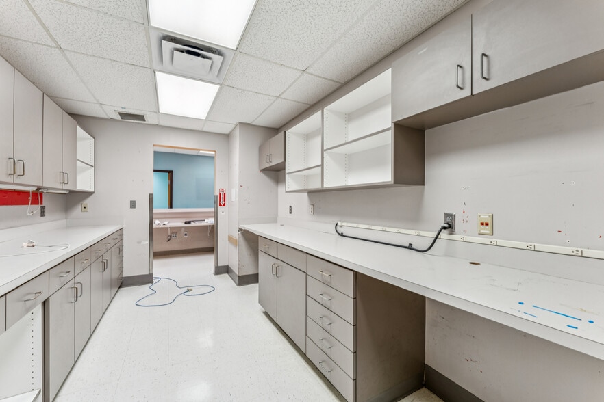 More Photos Of 1090 9th Ave SW, Bessemer Medical For Sale